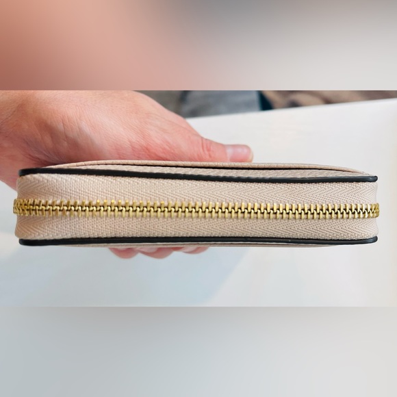 Michael Kors Small Wallet - Picture 4 of 8